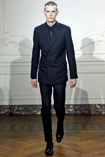 Look 25